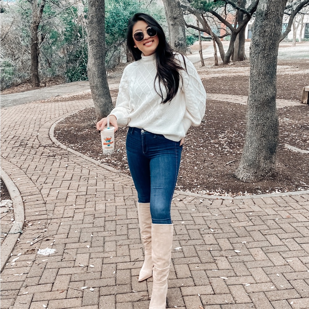 Abercrombie White Sweater | Size M